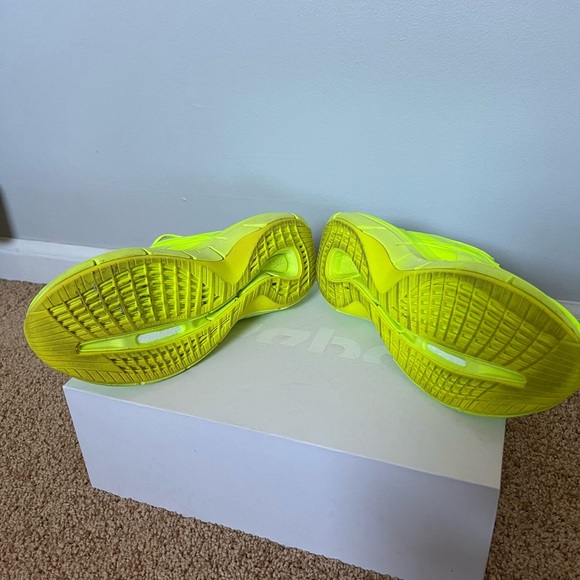 REEBOK X VICTORIA BECKHAM Zig Kinetica Sneaker in Solar Yellow - Picture 5 of 7